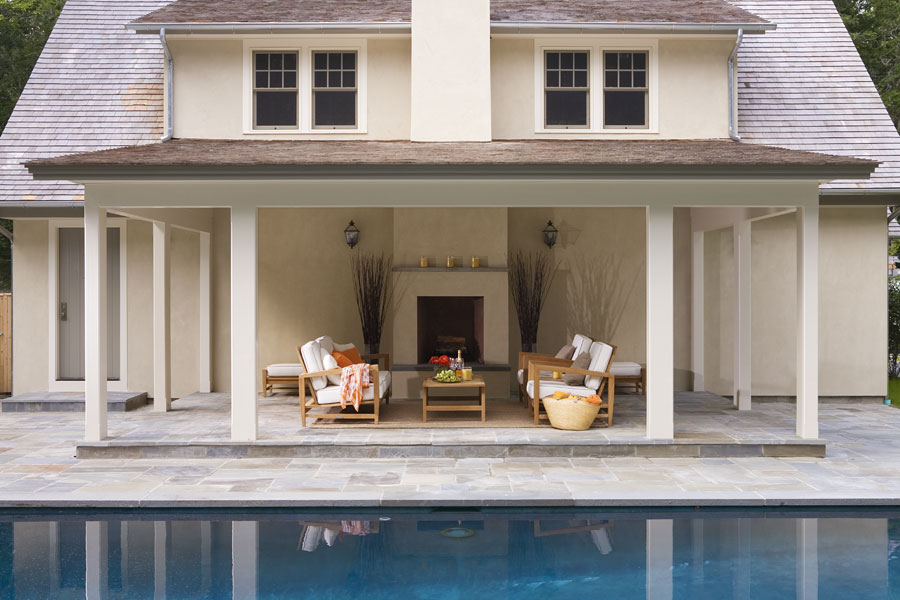 OUTDOOR LIVING ROOM